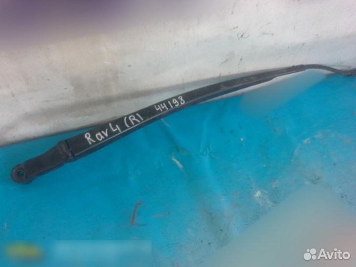 Поводок стеклоочистителя передний правый Toyota RA