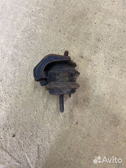 Опора двигателя toyota mark2 jzx105 4WD