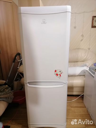 Холодильник бу indesit