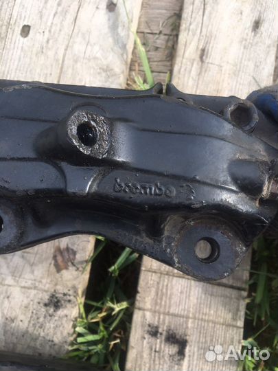 4х Поршневые суппорта Brembo