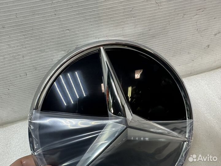 Эмблема решётки радиатора Mercedes A0008800300