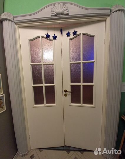 Продаю полуколонны с фронтоном