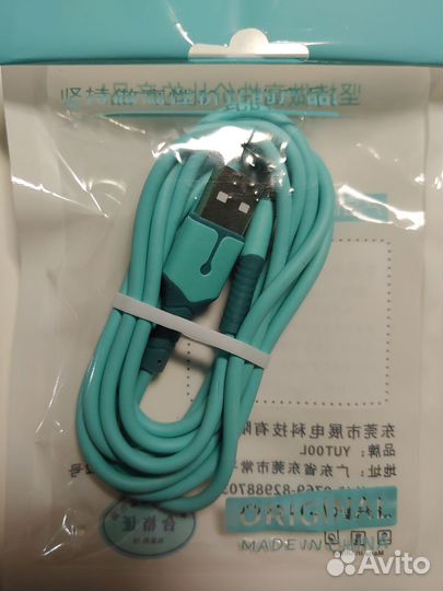 Зарядный шнур на iPhone