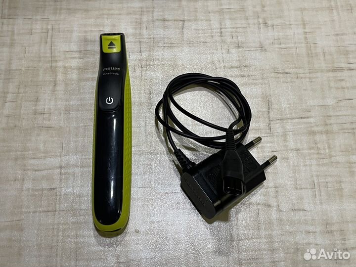 Триммер для бороды и усов Philips OneBlade QP2520