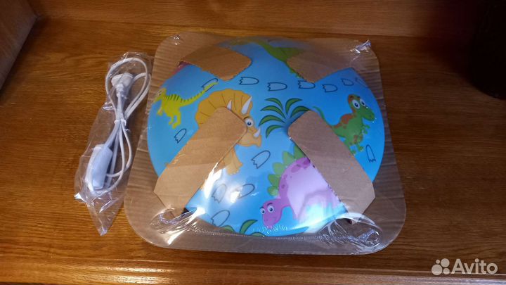 Настенно-потолочный светильник новый