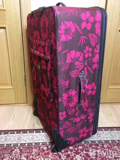 Чемодан на колесах реально большой