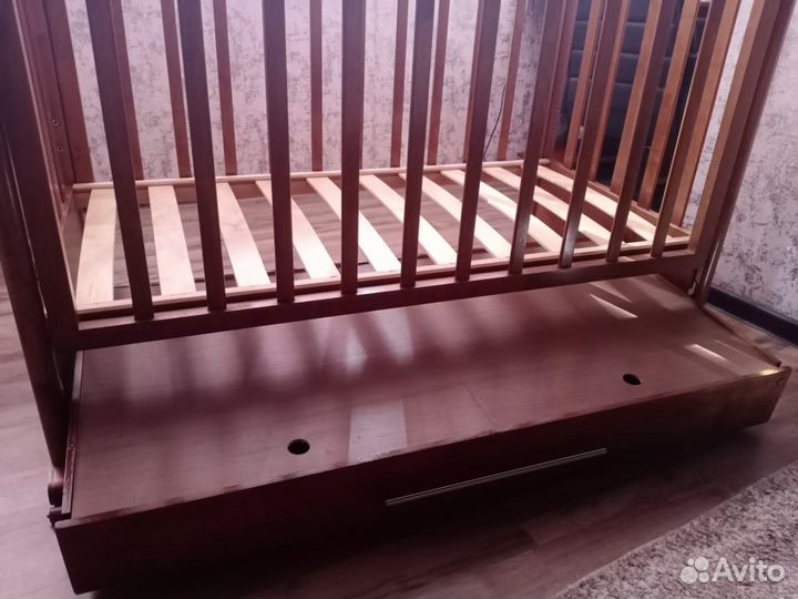 Детская кроватка