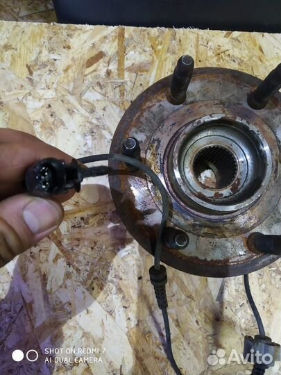 Ступица переднего колеса Tahoe, Escalade 900