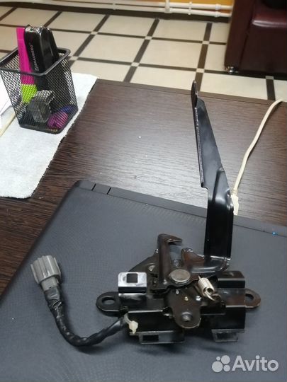 Замок капота Toyota Land Cruiser Prado 150