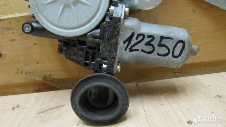 Стеклоподъемник задний правый Toyota Rav 4 2006-13