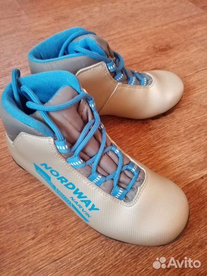 Лыжные ботинки