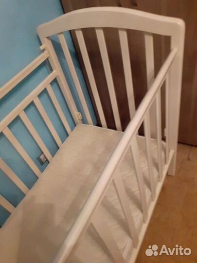 Кроватка детская с продольным маятником