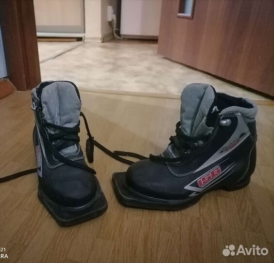 Лыжные ботинки (32размер)