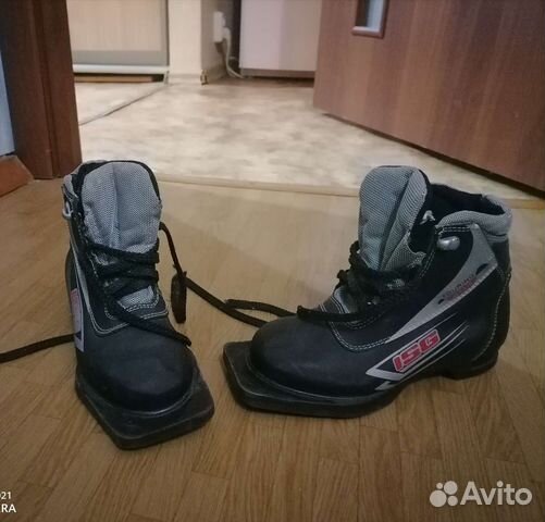 Лыжные ботинки (32размер)