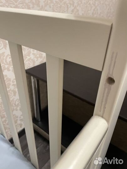 Детская кроватка с универсальным маятником