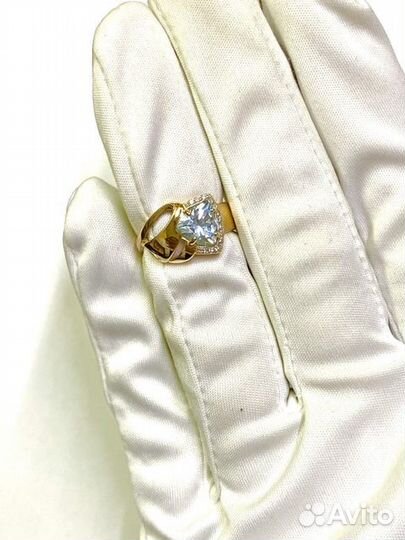 Золотое кольцо с камнем 16р