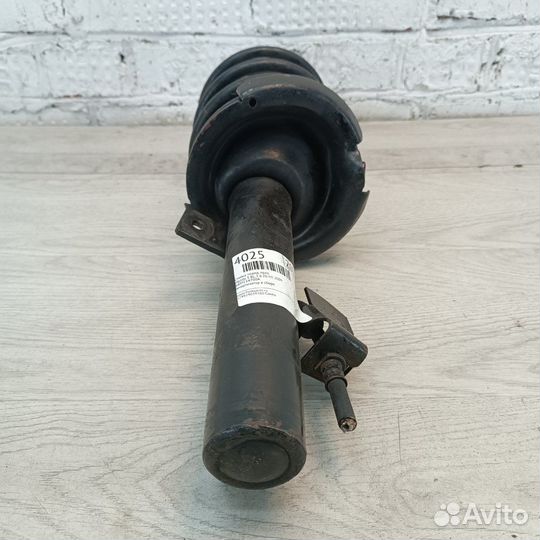 Стойка передняя правая Mazda 3 BL 1.6 Z6-VE 2009