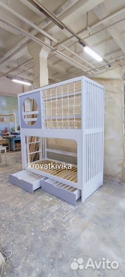 Детская двухъярусная кровать домик