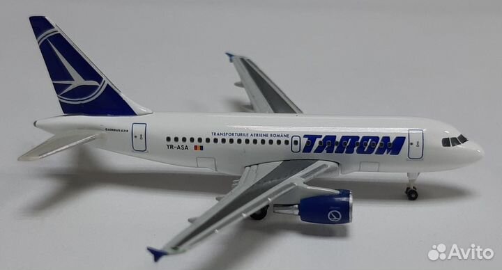 Модель самолета Airbus A318-111 Tarom 1:500