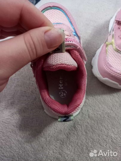 Кроссовки для девочки 24 размер новые