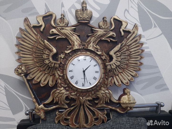 Часы резные из дерева