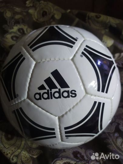 Футбольный мяч adidas