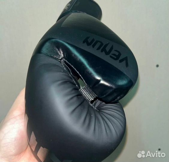 Боксерские перчатки 10 oz venum