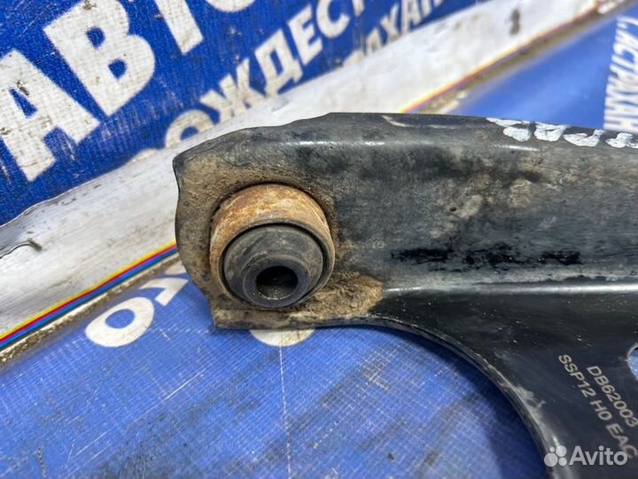 Передний правый рычаг Renault Logan 1 седан 2009