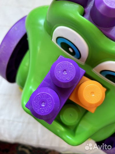 Машинка толокар (каталка) Megabloks