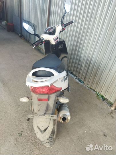 Скутер кареец