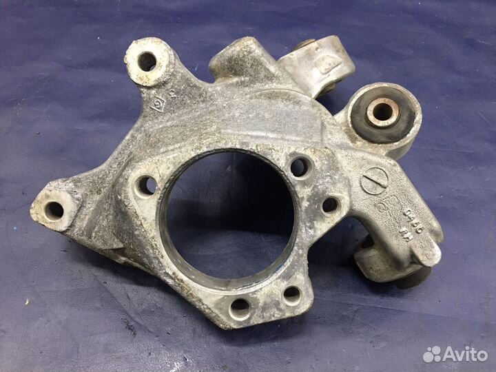 Кулак задний правый cadillac sts