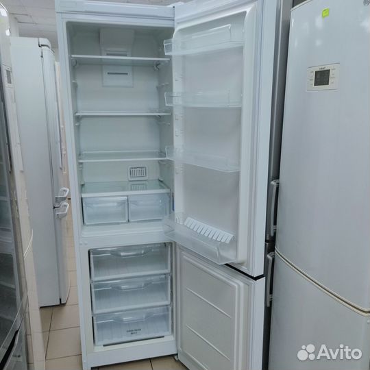 Холодильник indesit NO frost 2 метра