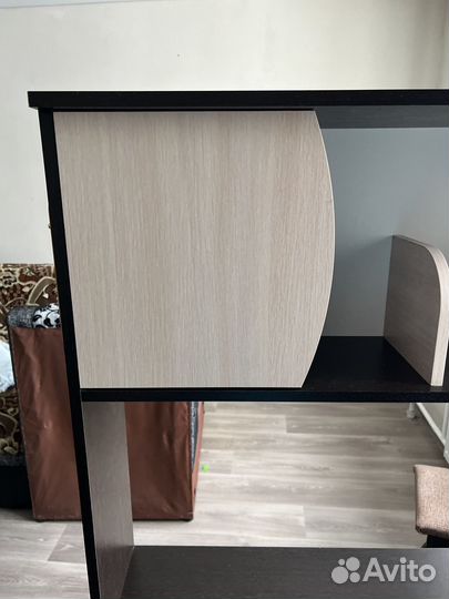 Компьютерный стол, стол школьника