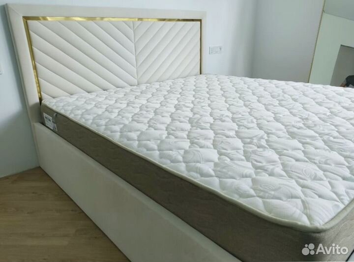 Кровать с изголовьем