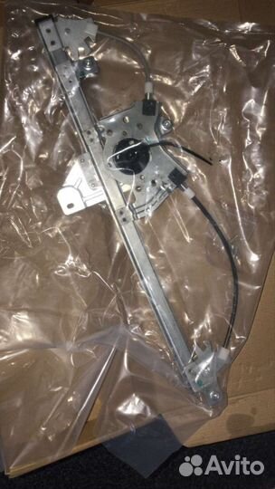 Стеклоподъемник левый ds4