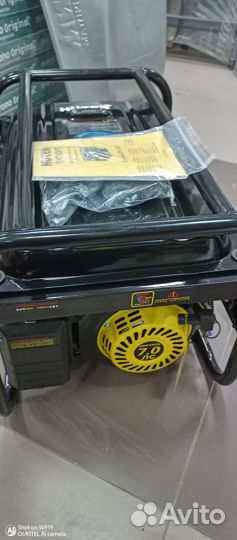 Бензиновый электрогенератор Huter DY3000LX