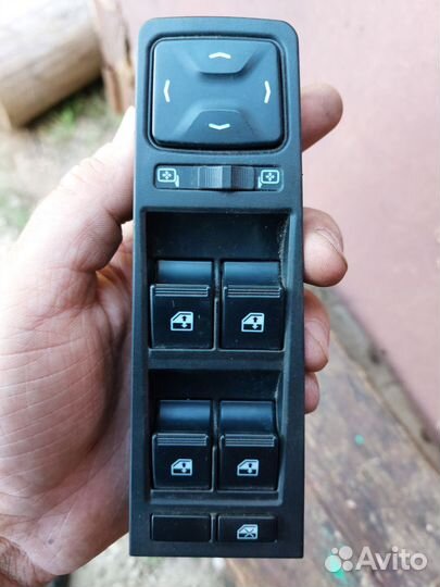 Блок управления стеклоподъёмниками Лада Веста