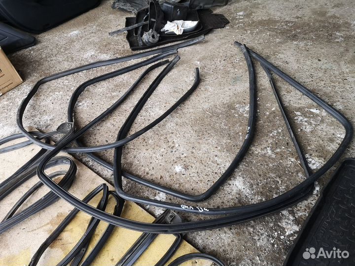 Уплотнитель двери для Toyota Camry V40 2006-2011