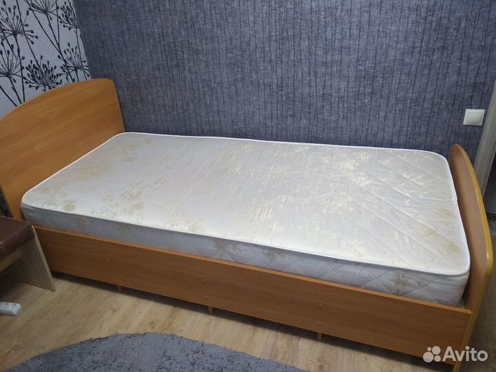 Кровать