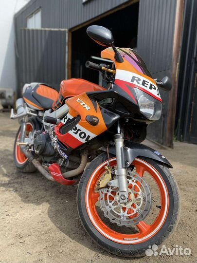 Продам мотоцикл Honda VTR 1000 Superhawk