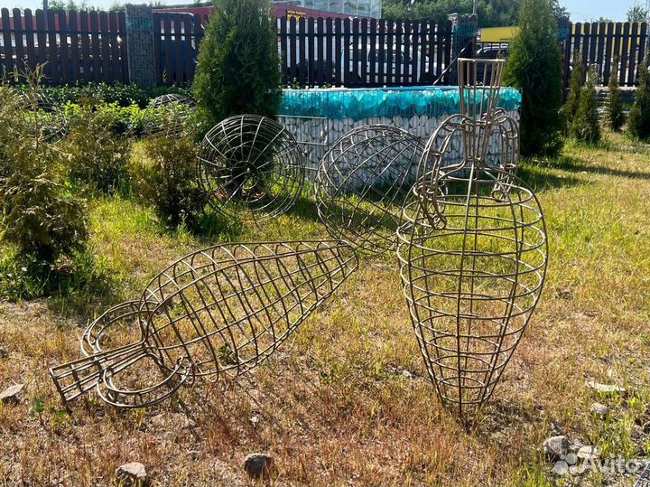 Садовая каркасная металлическая фигура
