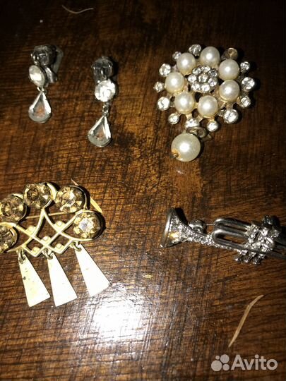 Серьги, броши