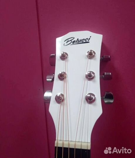 Акустическая гитара