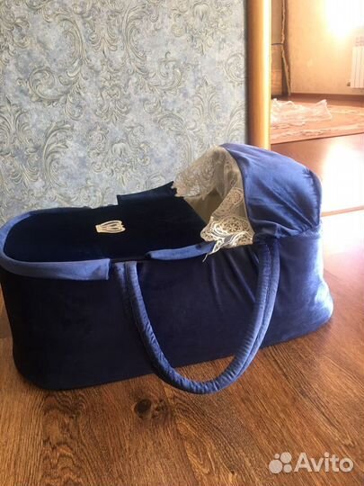 Корзина переноска и одеяло с уголком на выписку