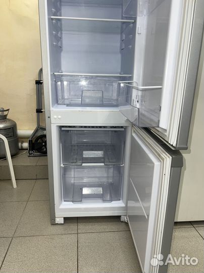 Холодильник бирюса