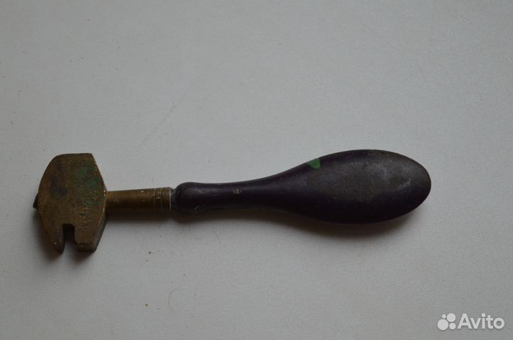 Стеклорез, радиоточка