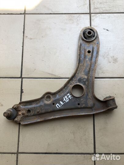 Рычаги передние Volkswagen Vento