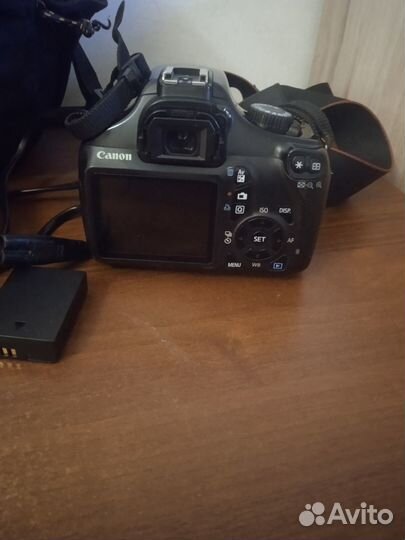 Продам фотоаппарат canon EDS 1100D. торг уместен