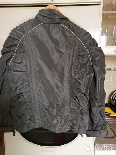 Ветровка женская