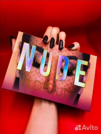 Палитра теней Huda Beauty